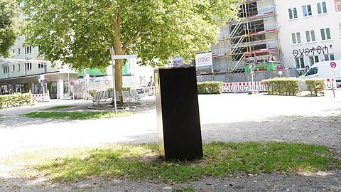 Am leeren Fundament brachte Michael Baumgartner einen Zettel an, auf dem er sein Vorgehen erklärt.