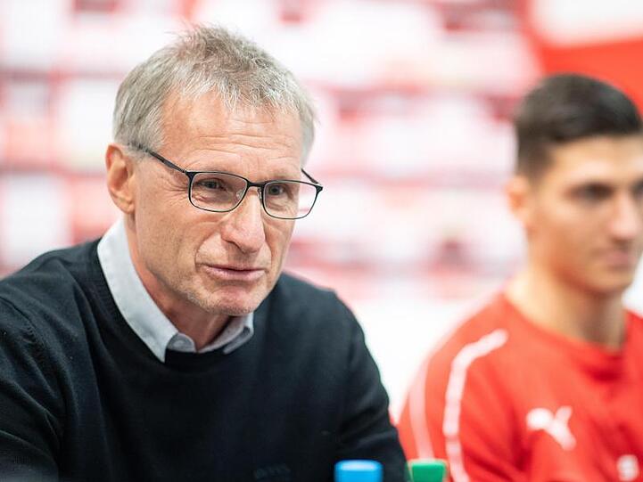 Kaufte für die Rückrunde fleißig ein: VfB-Sportvorstand Michael Reschke (l).