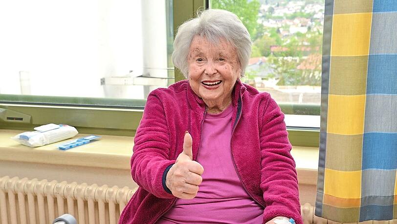 Wieder fit: Ruth Megary kann schon wieder lachen - nach einem Schwächeanfall ist sie in der Arberlandklinik.