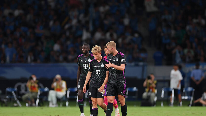 Ein gelungener Treffer von Josip Stanisic. Ansonsten gibt es beim FC Bayern noch viel zu besprechen – wie hier zwischen Matthijs de Ligt (r.) und Talent Frans Krätzig (l.) Ein gelungener Treffer von Josip Stanisic. Ansonsten gibt es beim FC Bayern noch viel zu besprechen – wie hier zwischen Matthijs de Ligt (r.) und Talent Frans Krätzig (l.)