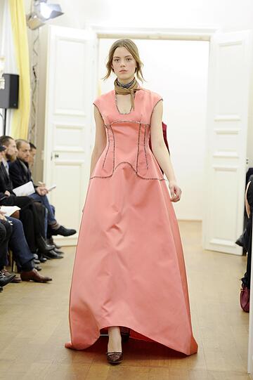 Models präsentieren die neue Herbst/Winter-Kollektion von Escada