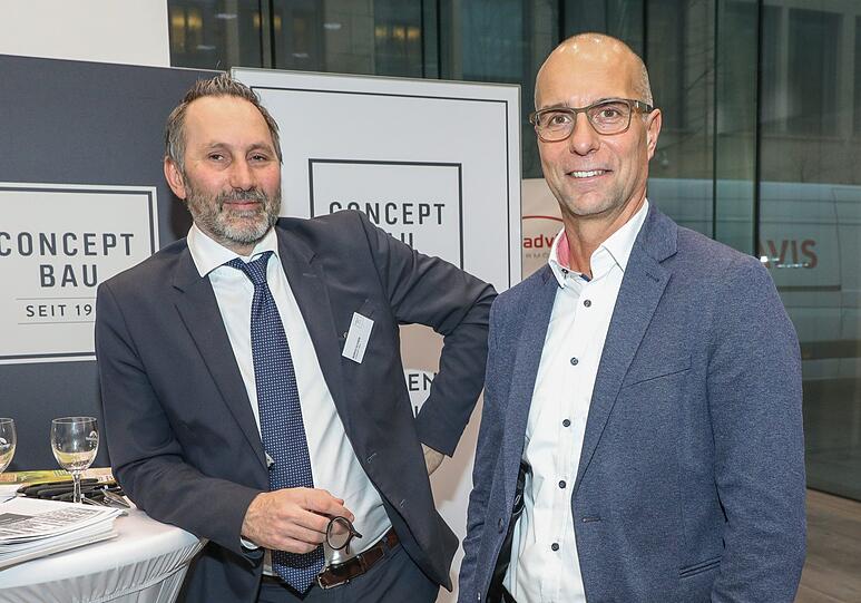 Zwischen den Vorträgen blieb auch Platz für ein persönliches Gespräch. Marco Ulvieri, Concept Bau (li.) und der Geschäftsführer der Abendzeitung Joachim Melzer.