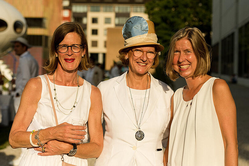 Annette Stadler (PIN-Vorstand), Gastgeberin Dorothée Wahl und Angelika Nollert (v. l.).
