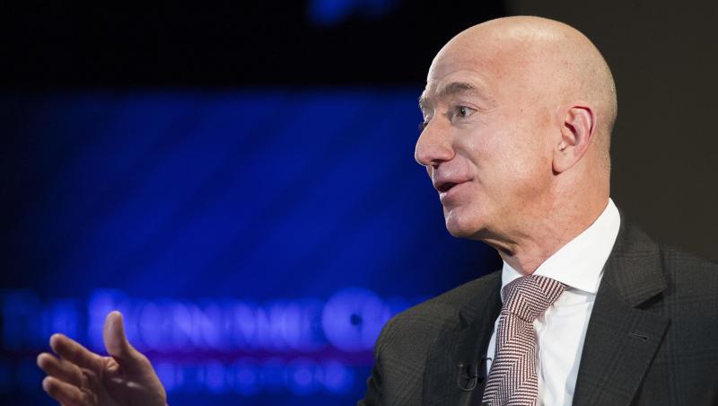 Jeff Bezos, Gründer und CEO von Amazon, unterstützt obdachlose Familien. Jeff Bezos, Gründer und CEO von Amazon, unterstützt obdachlose Familien.