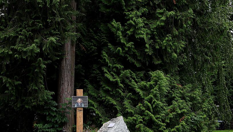 In ihrem Heimatort Garmisch-Partenkirchen gibt es eine kleine Gedenkst&auml;tte im Kurpark. (Archivbild)