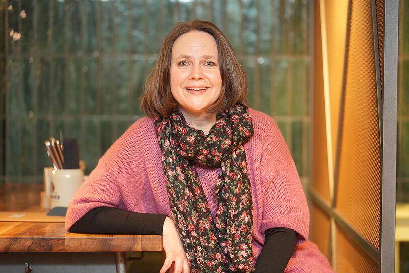 Nikola Norgauer war in den letzten Jahren als Olaf Scholz im Singspiel. Nun darf sie die B&auml;rbel Bas geben.