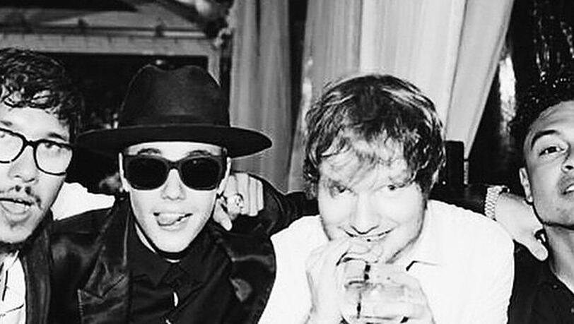 Justin Bieber und Ed Sheeran scheinen gerne mal gemeinsam auf den Putz zu hauen Justin Bieber und Ed Sheeran scheinen gerne mal gemeinsam auf den Putz zu hauen