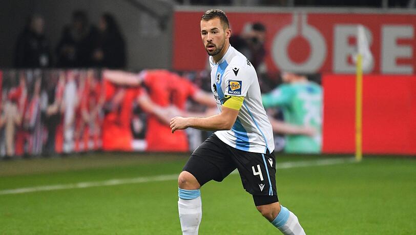 Felix Weber: In den letzten vier Spielen stand der Verteidiger und Kapitän nicht einmal mehr im Kader. Felix Weber: In den letzten vier Spielen stand der Verteidiger und Kapitän nicht einmal mehr im Kader.