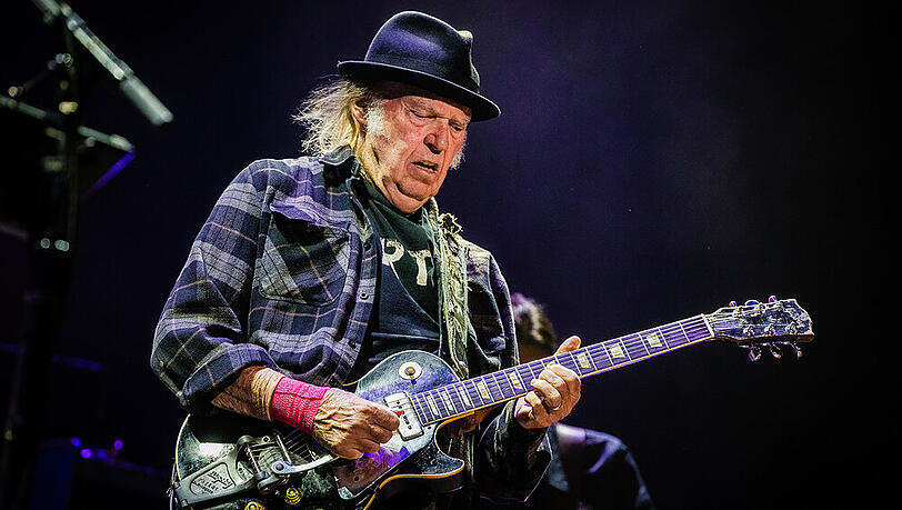 Neil Young während eines Auftritts im vergangenen Jahr Neil Young während eines Auftritts im vergangenen Jahr