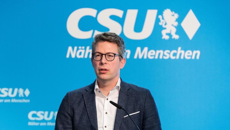Markus Blume, CSU-Generalsekretär, spricht auf einer Pressekonferenz.