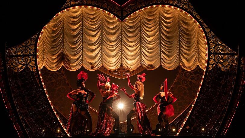 Das Musical zu "Moulin Rouge" verlagert die Atmosphäre des aufregenden Pariser Nachtclubs von der Seine an den Rhein.