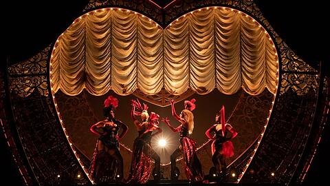 Das Musical zu "Moulin Rouge" verlagert die Atmosphäre des aufregenden Pariser Nachtclubs von der Seine an den Rhein.