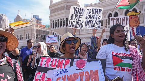 In Kuala Lumpur kam es zu Protesten gegen den Trump-Besuch. In Kuala Lumpur kam es zu Protesten gegen den Trump-Besuch.