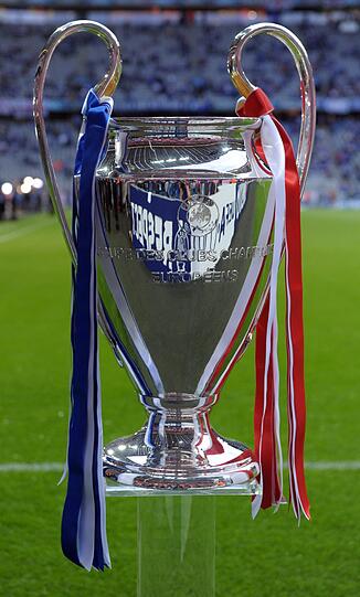 Das Objekt der Begierde: der Champions-League-Pokal.