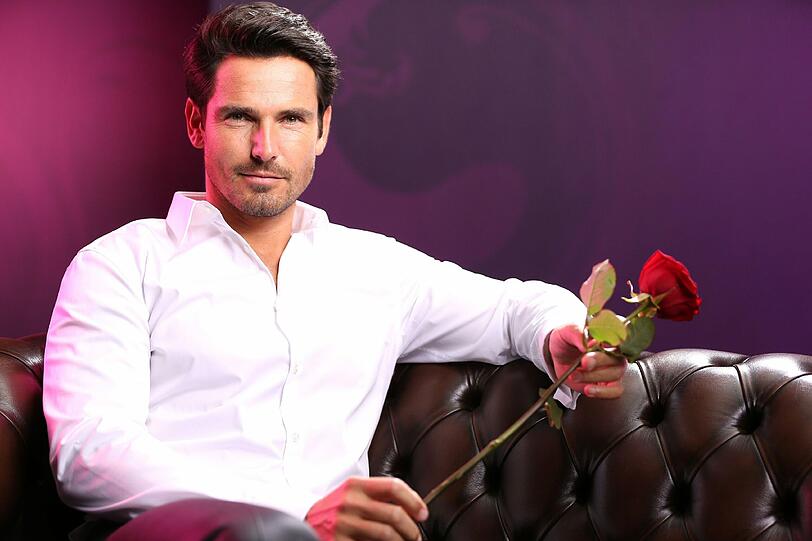 Das ist der neue Bachelor für die Staffel 2013: "Jan" darf sich seine Traumfrau aus 20 Bewerberinnen aussuchen. Alle Infos zu 'Der Bachelor' im Special bei RTL.de: http://www.rtl.de/cms/sendungen/show/der-bachelor.html