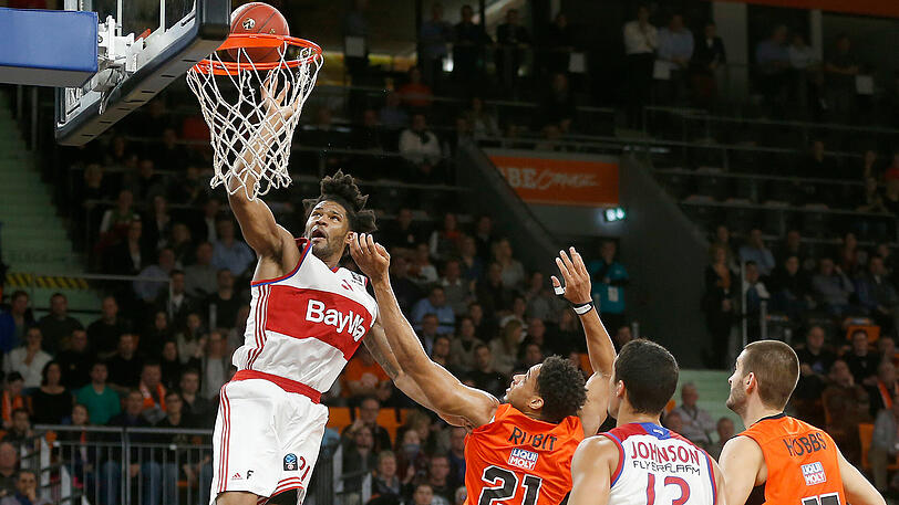 Auf dem Weg zu zwei seiner insgesamt 19 Punkte: Topscorer Devin Booker.