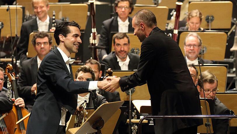 Constantinos Carydis und Johannes Dengler im Nationaltheater. Constantinos Carydis und Johannes Dengler im Nationaltheater.