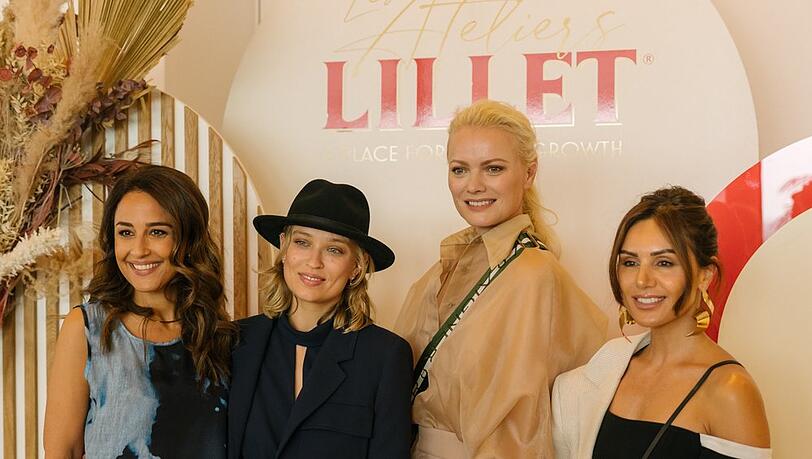 Nina Moghaddam, Caro Cult, Franziska Knuppe und Nazan Eckes (v.l.n.r.) strahlen beim "Les Ateliers Lillet"-Event in Düsseldorf. Nina Moghaddam, Caro Cult, Franziska Knuppe und Nazan Eckes (v.l.n.r.) strahlen beim "Les Ateliers Lillet"-Event in Düsseldorf.