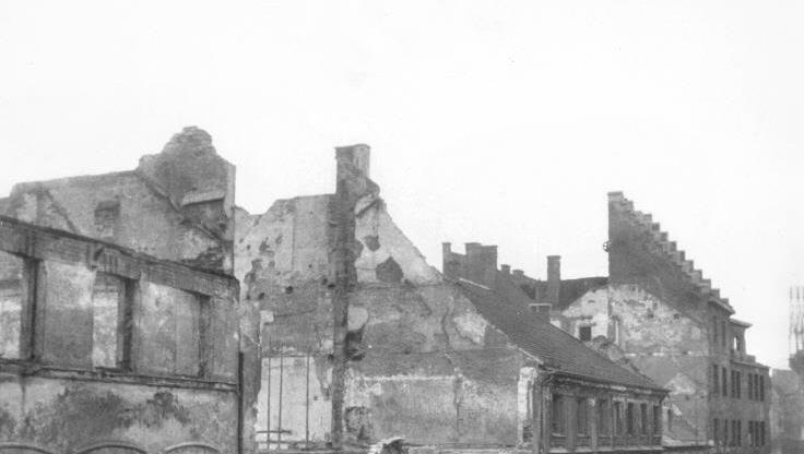 In der Dienerstraße sind im Zweiten Weltkrieg viele Bomben gefallen. Eine traf auch das Dallmayr-Haus. Die Schäden blieben Jahre bestehen. Hier ein historisches Foto des Straßenzuges vom 20. Januar 1949. In der Dienerstraße sind im Zweiten Weltkrieg viele Bomben gefallen. Eine traf auch das Dallmayr-Haus. Die Schäden blieben Jahre bestehen. Hier ein historisches Foto des Straßenzuges vom 20. Januar 1949.