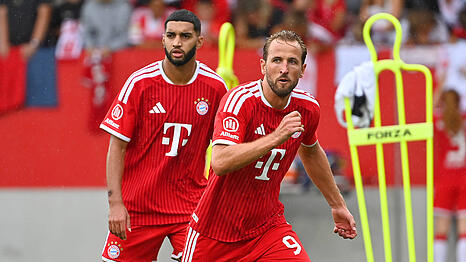 Neues Offensivduo beim FC Bayern: Harry Kane (r.) und Ismael Saibari.