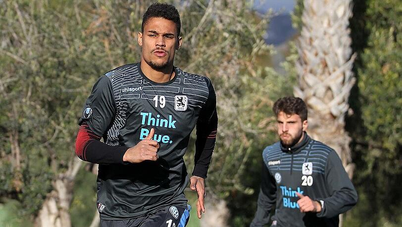 Rubin Okotie ist in Marbella wieder voll ins Mannschaftstraining eingestiegen. Rubin Okotie ist in Marbella wieder voll ins Mannschaftstraining eingestiegen.