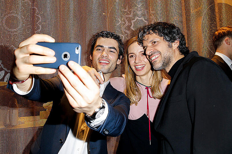 Zeit für ein Schauspieler-Selfie: Nik Xhelilaj, Annika Blendl und Pasquale Aleardi