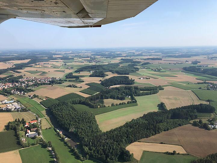 Traumhaftes Wetter: Die Aussicht aus dem Stauflieger kann sich auf jeden Fall sehen lassen.