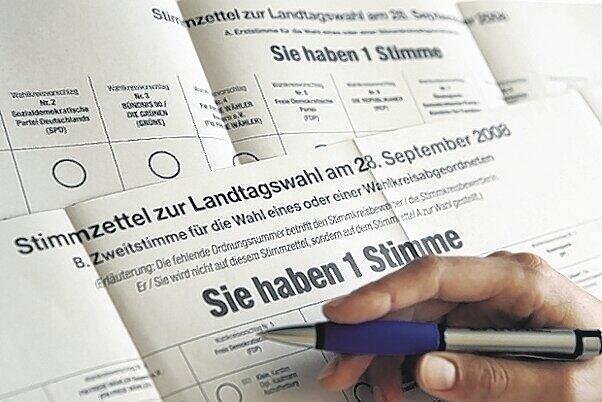 Für die Landtagswahl am Sonntag bekommt jeder zwei Stimmzettel.