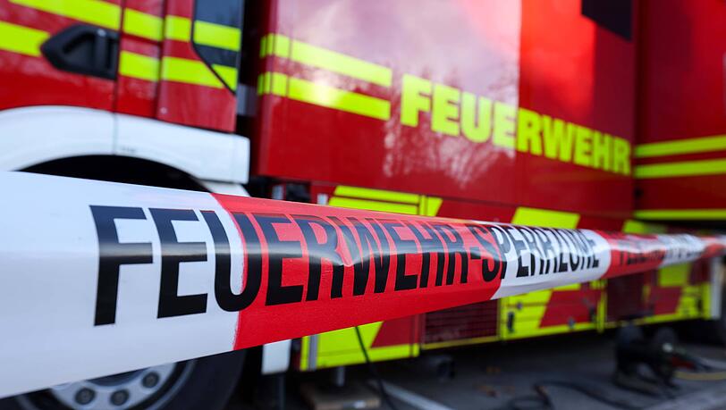 Bei einem Brand in einem Mehrfamilienhaus in Neuperlach sind mehrere Menschen teils schwer verletzt worden. (Symbolbild)