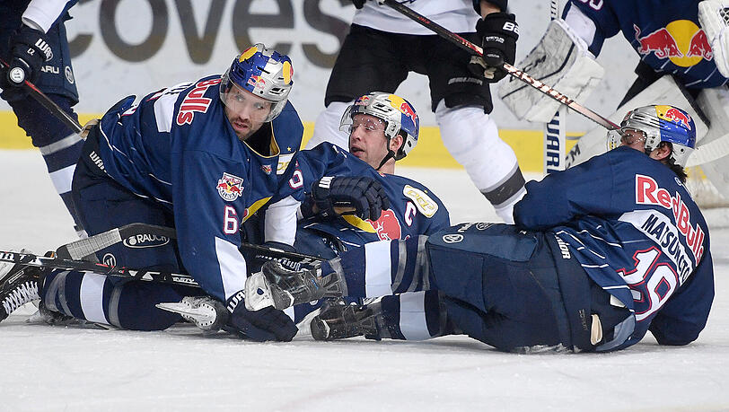 Der EHC am Boden: Die Münchner haben das Topspiel gegen die Nürnberg Ice Tigers verloren. Der EHC am Boden: Die Münchner haben das Topspiel gegen die Nürnberg Ice Tigers verloren.