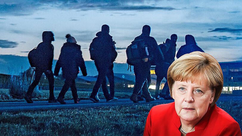 Geflüchtete an der österreichisch-bayerischen Grenze auf dem Weg zu einer Notunterkunft. "Wir schaffen das", sagte Angela Merkel 2015 auf dem Höhepunkt der sogenannten Flüchtlingskrise.