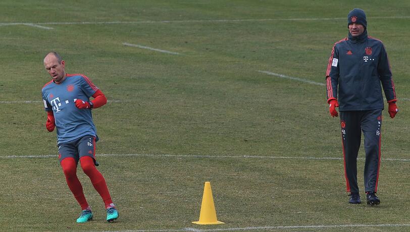 Die Bayern haben frei, doch Arjen Robben ist trotzdem auf dem Trainingsgelände an der Säbener Straße. (Archivbild) Die Bayern haben frei, doch Arjen Robben ist trotzdem auf dem Trainingsgelände an der Säbener Straße. (Archivbild)