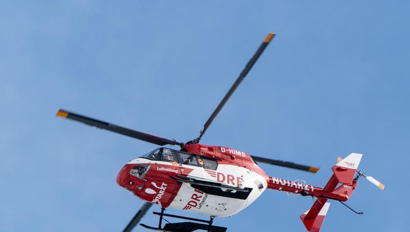 Ein Rettungshubschrauber auf dem Weg zur Unfallstelle. Foto:Patrick Seeger/Archivbild Ein Rettungshubschrauber auf dem Weg zur Unfallstelle. Foto:Patrick Seeger/Archivbild