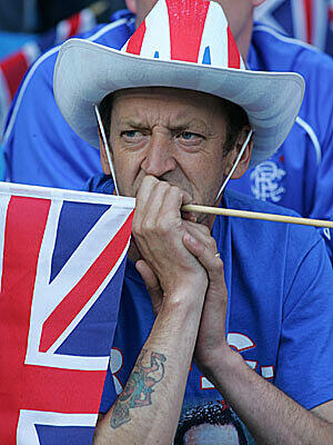 Am Dienstagabend trifft unsere Elf auf England, den Erzrivalen der deutschen Nationalmannschaft. Und diese Fans wollen wir nicht jubeln sehen!