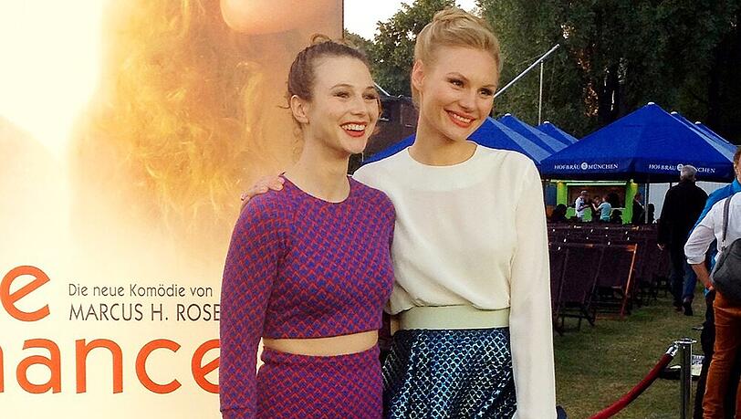 Anna Maria Sturm (l.) und Rosalie Thomass auf der Open-Air-Premiere von "Beste Chance" Anna Maria Sturm (l.) und Rosalie Thomass auf der Open-Air-Premiere von "Beste Chance"