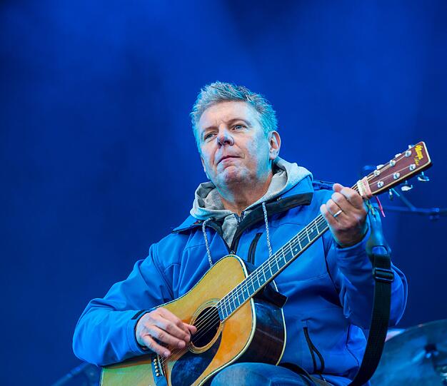 Oberbürgermeister Dieter Reiter begleitete das erste Lied mit der Gitarre.