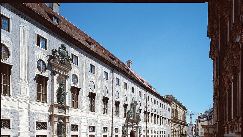 Um den Belag der Residenzstraße sorgt sich der BA 1. Um den Belag der Residenzstraße sorgt sich der BA 1.