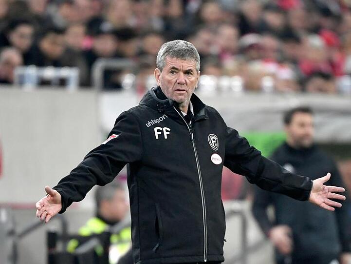 Düsseldorfs Trainer Friedhelm Funkel war nach der Niederlage seiner Fortuna gegen Mainz verärgert.