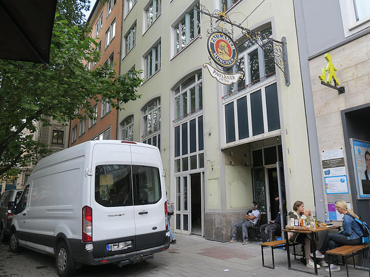 Nach über einem Jahr tut sich hier was: Das Traditionsgasthaus Paulaner im Tal wird umgebaut.