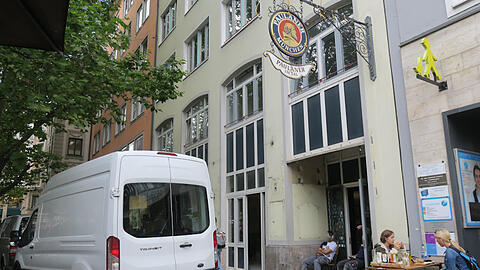 Nach über einem Jahr tut sich hier was: Das Traditionsgasthaus Paulaner im Tal wird umgebaut.