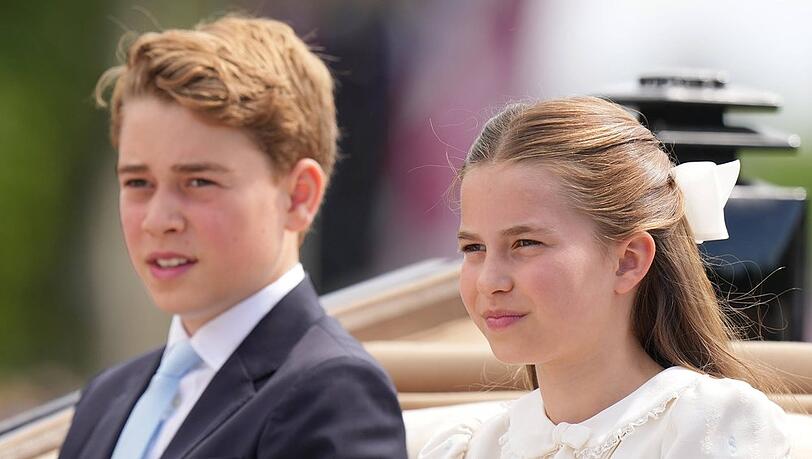 Prinz George ist der älteste Sohn von Prinz William und Prinzessin Kate. Hier ist er neben seiner Schwester Prinzessin Charlotte bei "Trooping the Colour" am 13. Juni 2026 zu sehen. Prinz George ist der älteste Sohn von Prinz William und Prinzessin Kate. Hier ist er neben seiner Schwester Prinzessin Charlotte bei "Trooping the Colour" am 13. Juni 2026 zu sehen.
