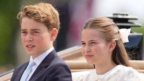 Prinz George ist der älteste Sohn von Prinz William und Prinzessin Kate. Hier ist er neben seiner Schwester Prinzessin Charlotte bei "Trooping the Colour" am 13. Juni 2026 zu sehen. Prinz George ist der älteste Sohn von Prinz William und Prinzessin Kate. Hier ist er neben seiner Schwester Prinzessin Charlotte bei "Trooping the Colour" am 13. Juni 2026 zu sehen.