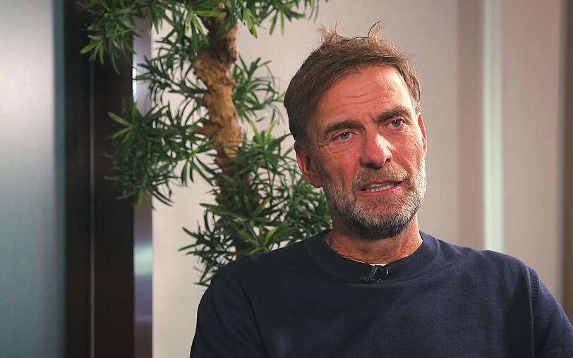 Viele feiern Jürgen Klopp bereits als neuen Heilsbringer beim DFB. Seine erste Bewährungsprobe als Bundestrainer (in der Nations League gegen die Niederlande) ist wie auch die Doku "Endlich Klopp!" bei RTL zu sehen. Viele feiern Jürgen Klopp bereits als neuen Heilsbringer beim DFB. Seine erste Bewährungsprobe als Bundestrainer (in der Nations League gegen die Niederlande) ist wie auch die Doku "Endlich Klopp!" bei RTL zu sehen.