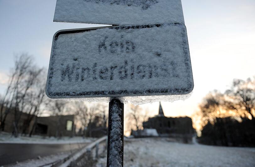 Wintersportfreunde können sich freuen: In einigen Regionen Bayerns hat sich am Montag endlich der Winter blicken lassen - auch in anderen Teilen Deutschlands fiel Schnee.