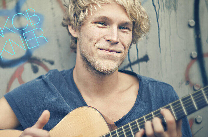 Jakob Bruckner ist Singer-Songwriter aus dem Chiemgau.