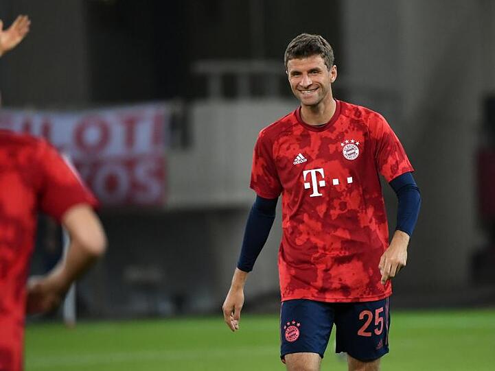 Thomas Müller von München lacht vor dem Spiel. Foto: Sven Hoppe/dpa