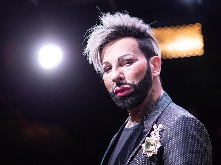 Modedesigner Harald Glööckler vergibt Dingen und Menschen jeden Monat Minus- und Pluspunkte.