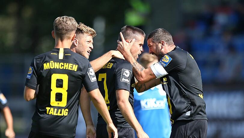 Auf dieses Duo ist bei Sechzig eigentlich immer Verlass: Stefan Lex, Torschütze zu, 1:0 und sein Assistgeber Sascha Mölders. Auf dieses Duo ist bei Sechzig eigentlich immer Verlass: Stefan Lex, Torschütze zu, 1:0 und sein Assistgeber Sascha Mölders.