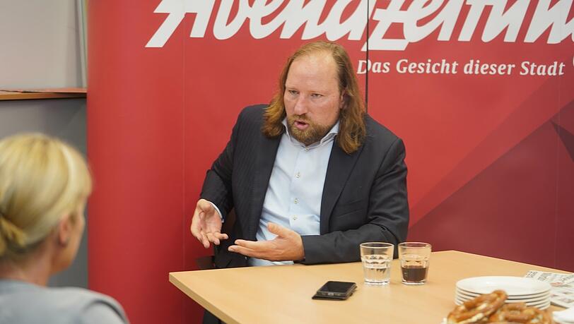 Anton Hofreiter im Gespräch mit Natalie Kettinger. Anton Hofreiter im Gespräch mit Natalie Kettinger.