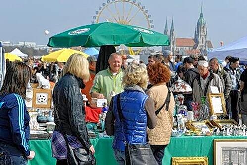 Klassiker: Bilderrahmen und altes Geschirr gab&#039;s unter der Bavaria wie Sand am Meer.